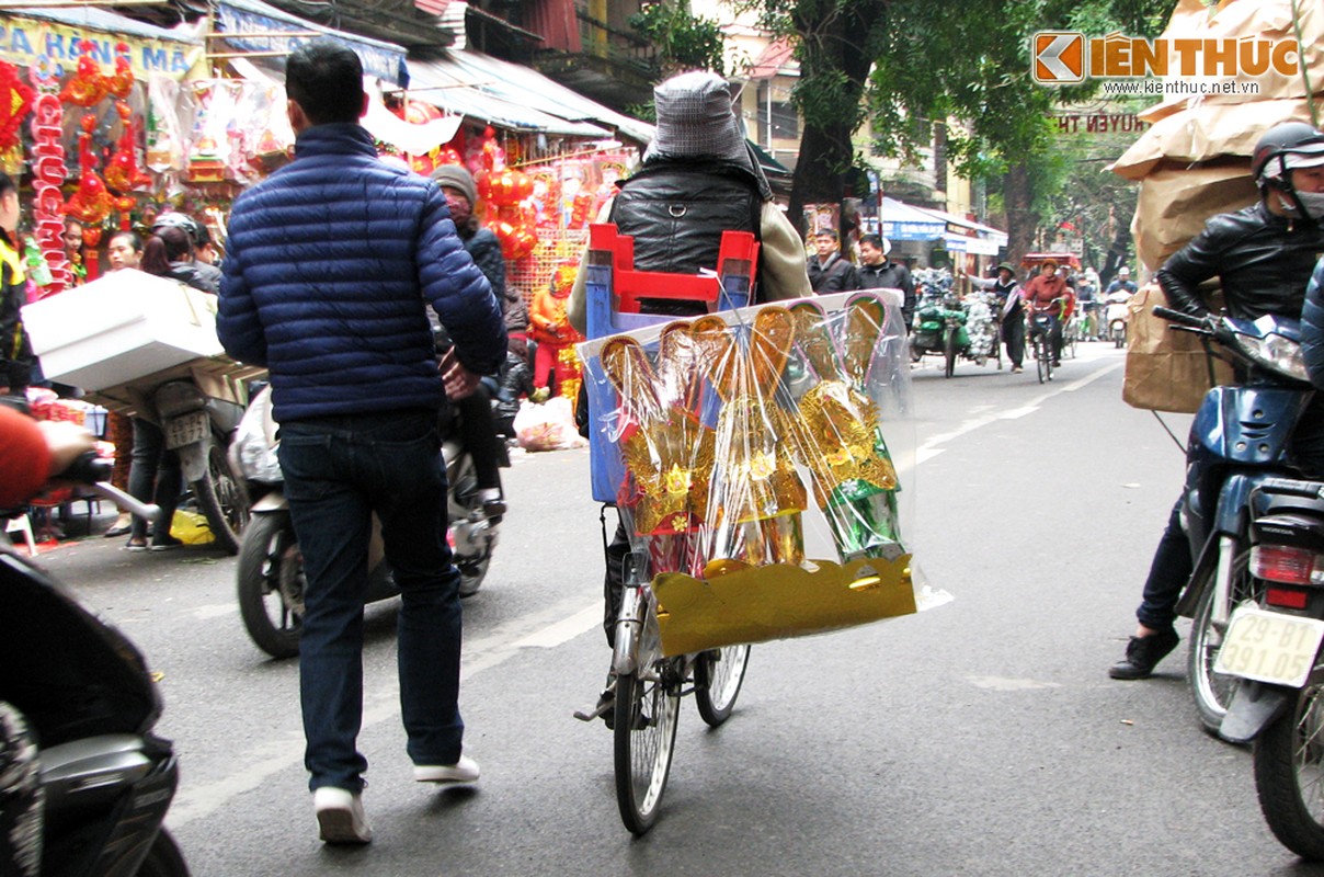 Nguoi dan Ha Noi doi mua ret sam le cung ong Tao-Hinh-10